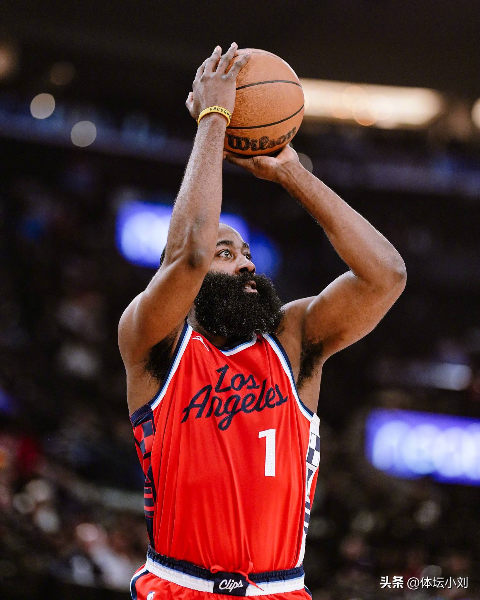 开云官方网站-哈登重返赛场，重返赛场首场状态出色，快船观众沸腾！-开云官方网站