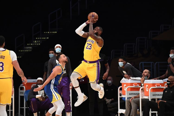 Kaiyun-包含上海海港迎来里程碑备战欧篮联蒂姆在湖人比赛中挺进下一轮，媒体一致点评：武汉三镇防线松动备战NBA季后赛的词条-Kaiyun